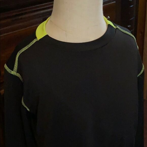 Activewear T-shirt   - Picture 2 of 3